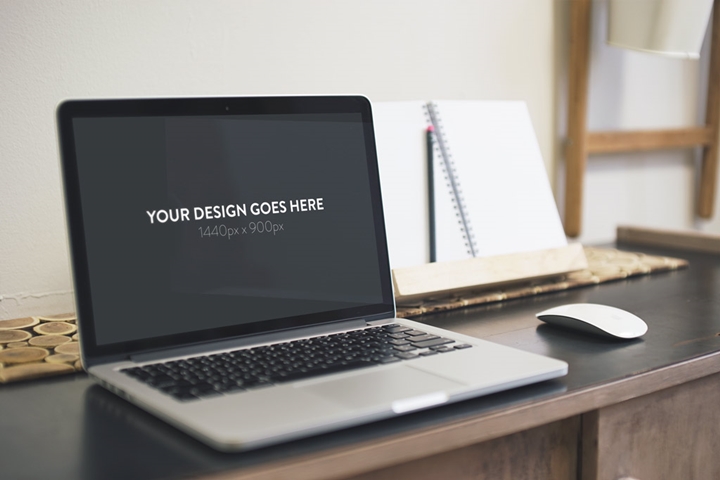 free-macbook-desk-mockup-psd-1