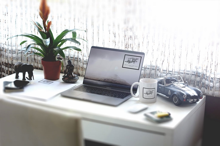 free-macbook-iphone-mockup-bundle-4